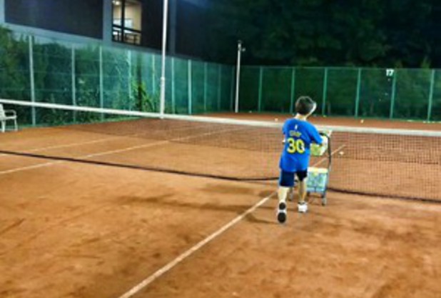 実戦！昭和の森テニス部