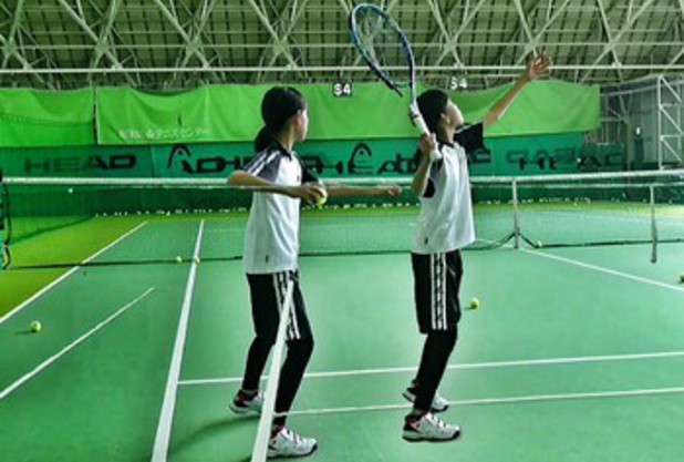 ジュニアとサーブとボール投げ