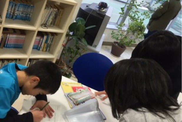 夕方のクラブハウス内