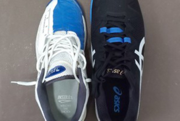 テニスシューズ