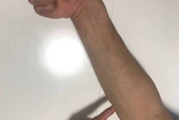 スピンとスライスでの腕の筋肉の使い方の違い