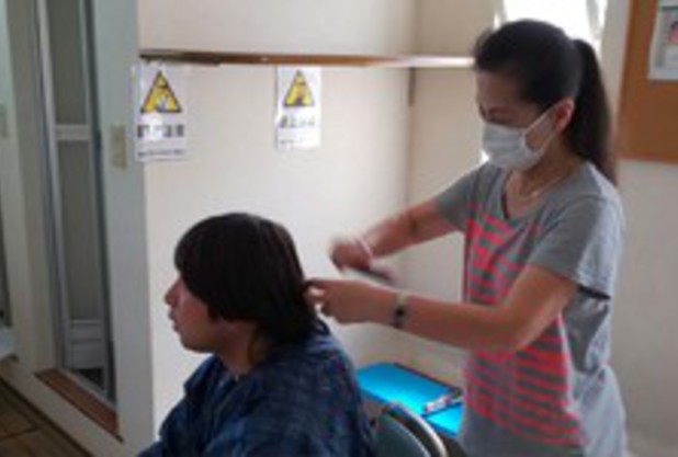 工藤コーチの断髪式