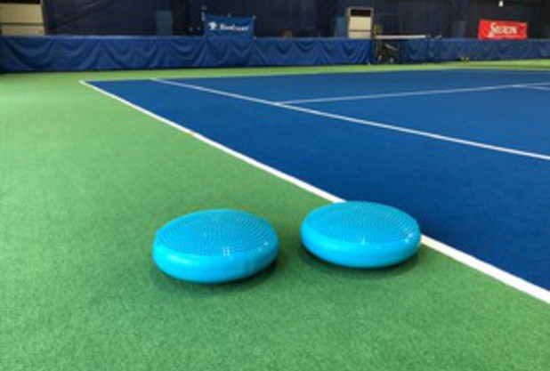 コートサイドの青いやつ