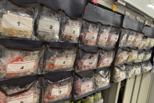 テニスノートと33コのバッジ