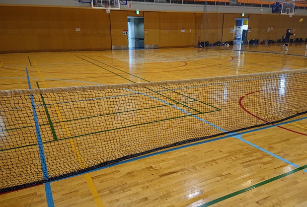 体育館テニス