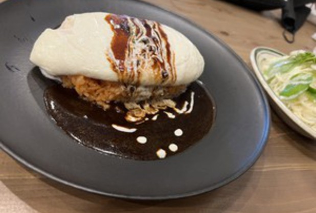 巷で話題のオムライス