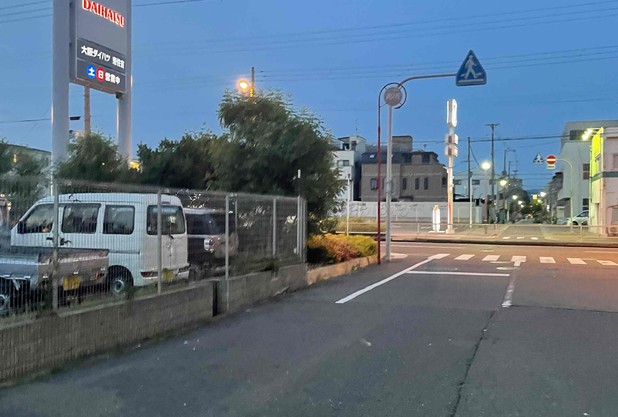 進む