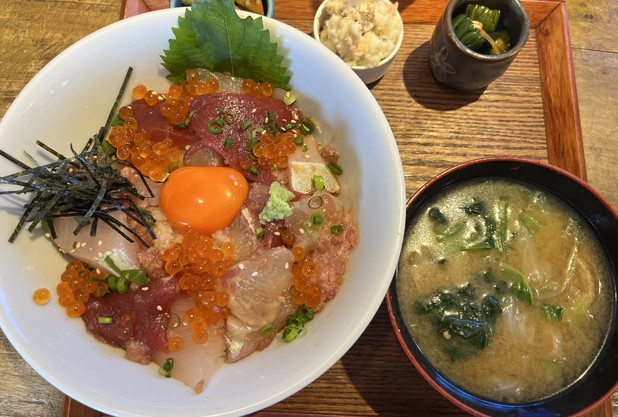 練習の後は海鮮丼