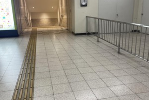 駅直結のテニススクール