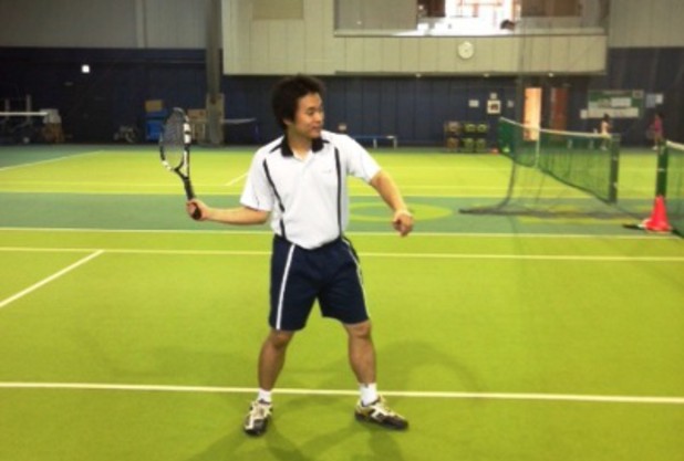 テイクバックでの肘の動き