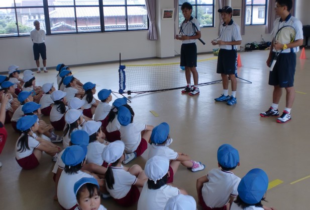 Let's　play　tennis！