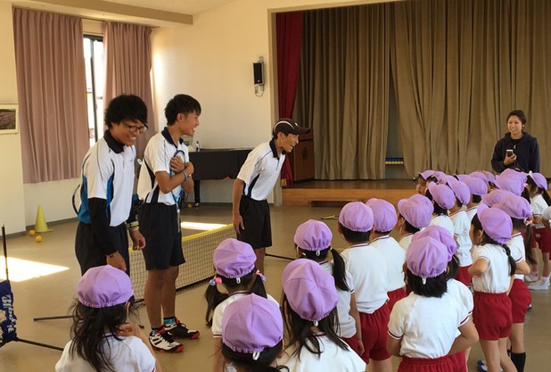 Let's　play　tennis！